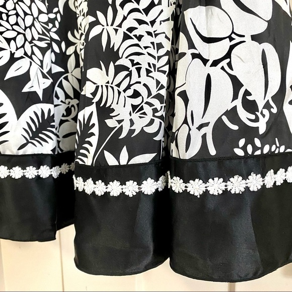 WHBM Black White Silk Floral Skirt Small 28" Lightweight Pleated Size 0 Summer - Picture 2 of 9